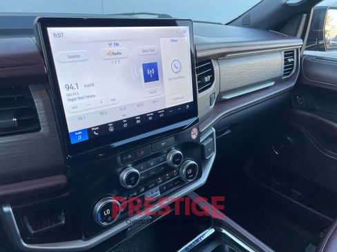 Used 2024 Ford Expedition Limited image 39