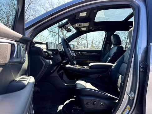New 2026 Buick Enclave Avenir w/ Super Cruise Package AWD/4WD image 9