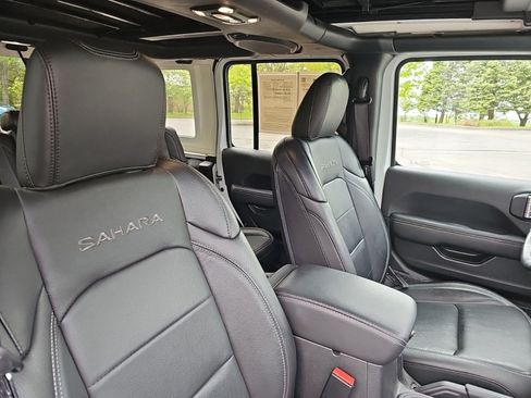 Used 2023 Jeep Wrangler Unlimited Sahara w/ Cold Weather Group AWD/4WD image 13