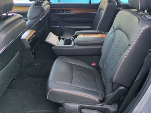 Used 2022 Jeep Grand Wagoneer Series III image 19