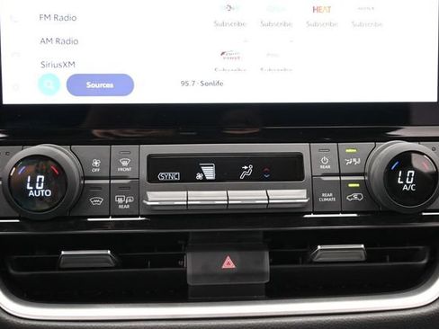 Used 2025 Toyota Grand Highlander AWD image 23