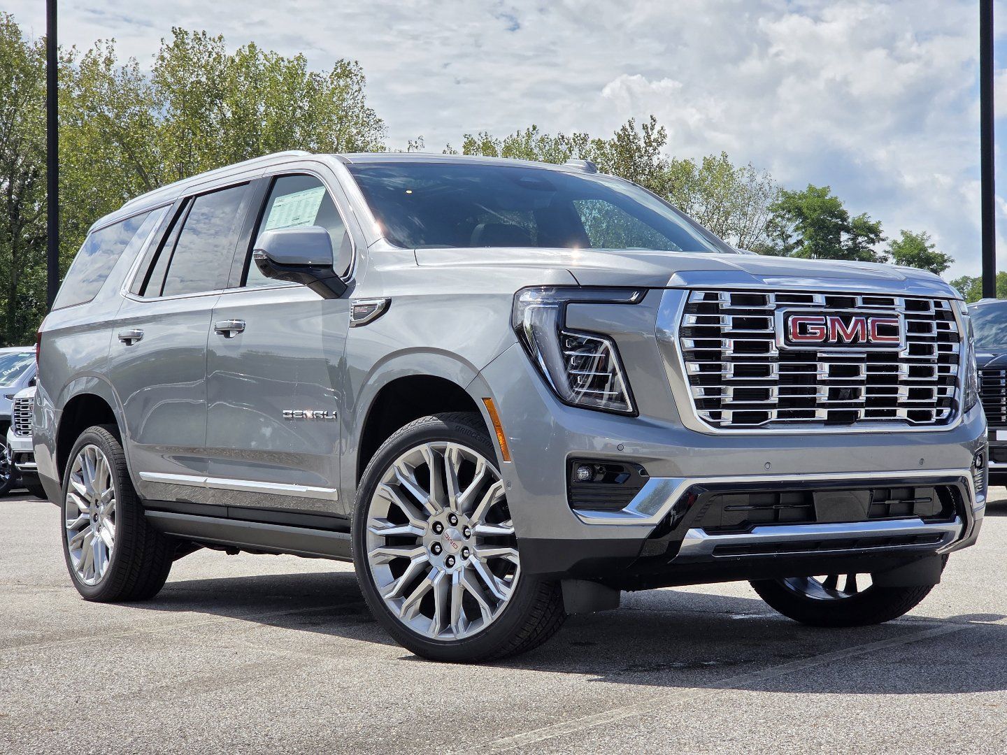 New 2026 GMC Yukon Denali w/ Denali Reserve Package AWD/4WD image 3