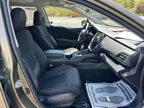 Used 2025 Subaru Outback Premium AWD/4WD image 32