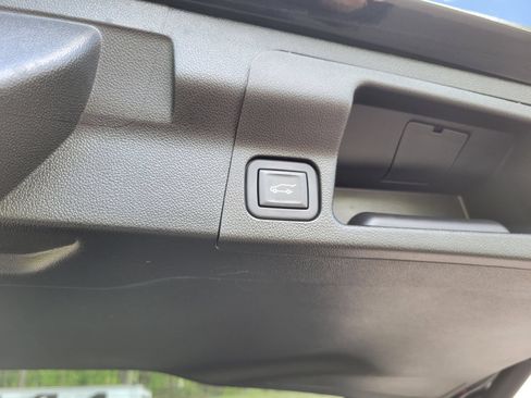 Used 2023 GMC Acadia SLE w/ Driver Convenience Package AWD/4WD image 8