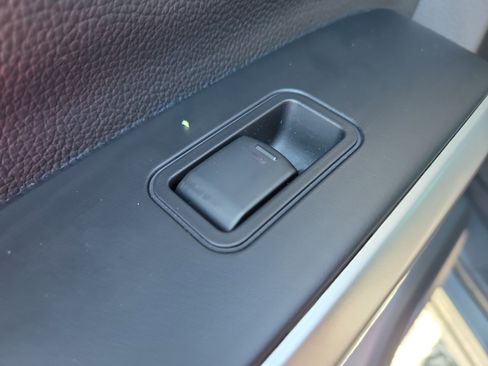 Used 2021 Nissan Titan SV w/ SV Convenience Package RWD image 14