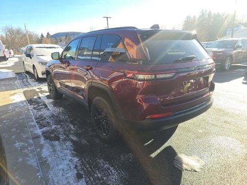 New 2025 Jeep Grand Cherokee Altitude image 4