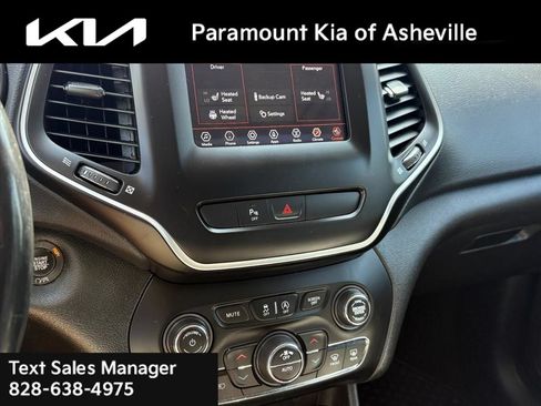 Used 2019 Jeep Cherokee Latitude Plus w/ Comfort/Convenience Group AWD/4WD image 12