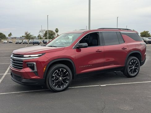 Used 2025 Chevrolet Traverse LT w/ Sun and Wheel Package image 2