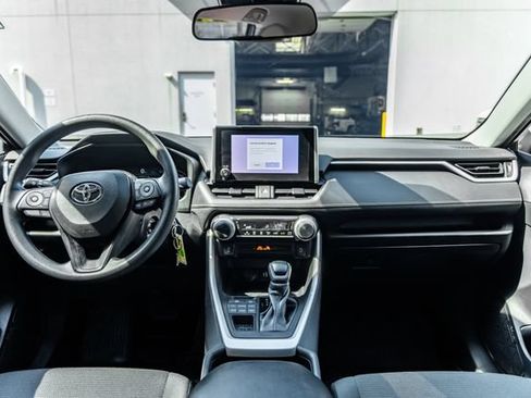 Used 2023 Toyota RAV4 LE AWD/4WD image 26