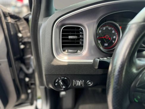 Used 2019 Dodge Charger SXT AWD/4WD image 13