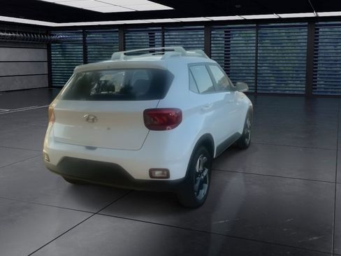 Used 2026 Hyundai Venue SEL image 8