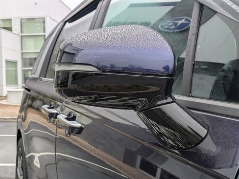 Used 2024 Kia Carnival LX image 13