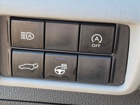 Used 2023 Toyota Highlander Limited FWD image 11