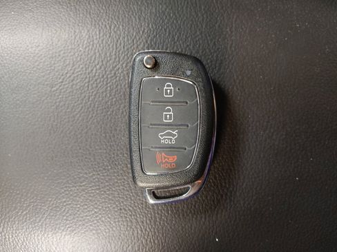 Used 2016 Hyundai Santa Fe SE AWD/4WD image 32