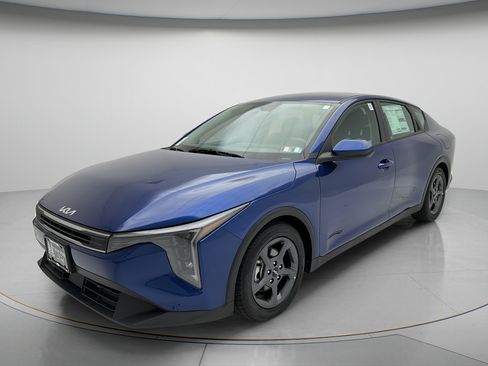 Used 2025 Kia K4 LXS FWD image 3