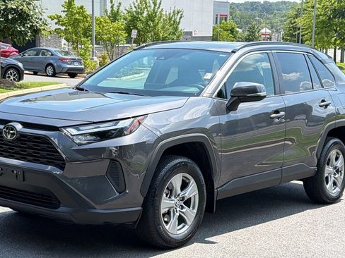 Used 2025 Toyota RAV4 XLE AWD/4WD image 2