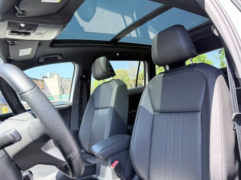 Used 2022 Volkswagen Tiguan SE R-Line AWD/4WD image 17