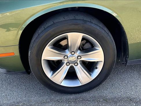 Used 2018 Dodge Challenger SXT image 7