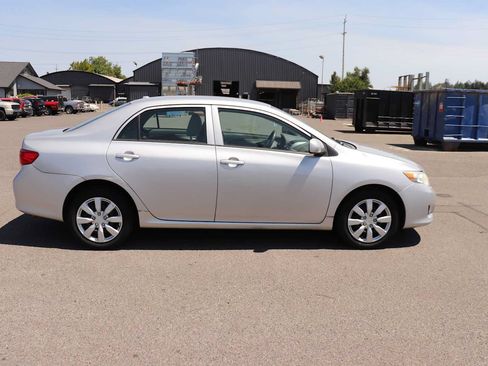 Used 2010 Toyota Corolla LE FWD image 4