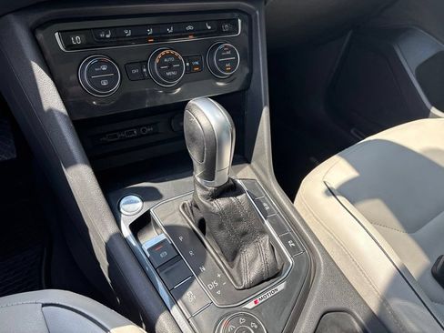 Used 2018 Volkswagen Tiguan SEL Premium AWD/4WD image 11