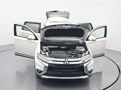 Used 2018 Mitsubishi Outlander SE FWD image 44