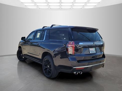 Used 2022 Chevrolet Suburban High Country w/ Premium Package 2 AWD/4WD image 6