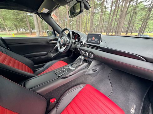 Used 2017 FIAT 124 Spider Abarth RWD image 14