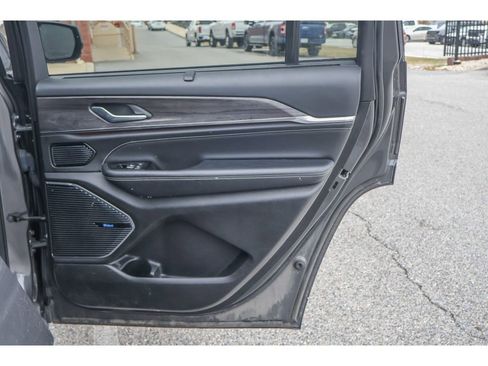 Used 2021 Jeep Grand Cherokee L Overland w/ Luxury Tech Group IV image 17