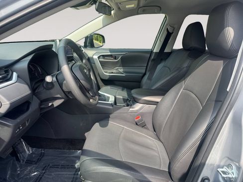 Used 2025 Toyota RAV4 LE AWD/4WD image 9