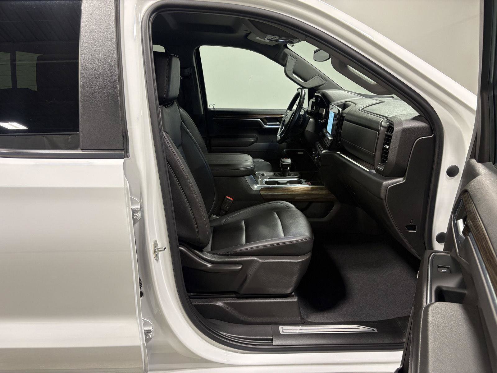Used 2023 Chevrolet Silverado 1500 RST AWD/4WD image 35