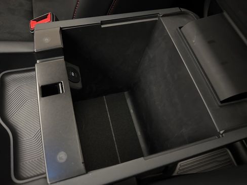 Used 2025 Ford Explorer ST image 44