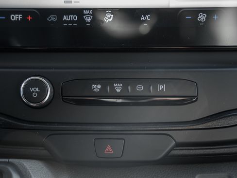 New 2026 Ford Transit 250 148 Medium Roof w/ Load Area Protection Package image 23