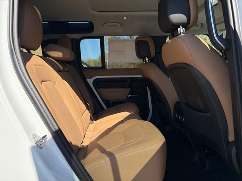 New 2025 Land Rover Defender 110 X-Dynamic SE AWD/4WD image 17