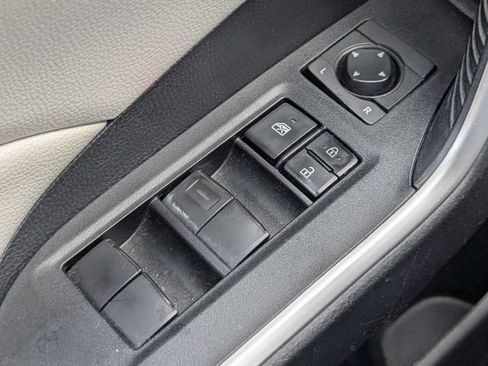 Used 2021 Toyota RAV4 XLE FWD image 21