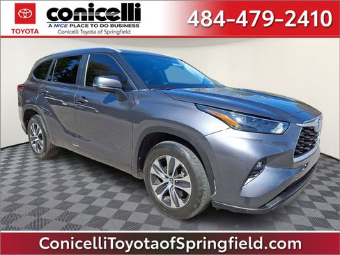 Used 2023 Toyota Highlander XLE FWD image 1