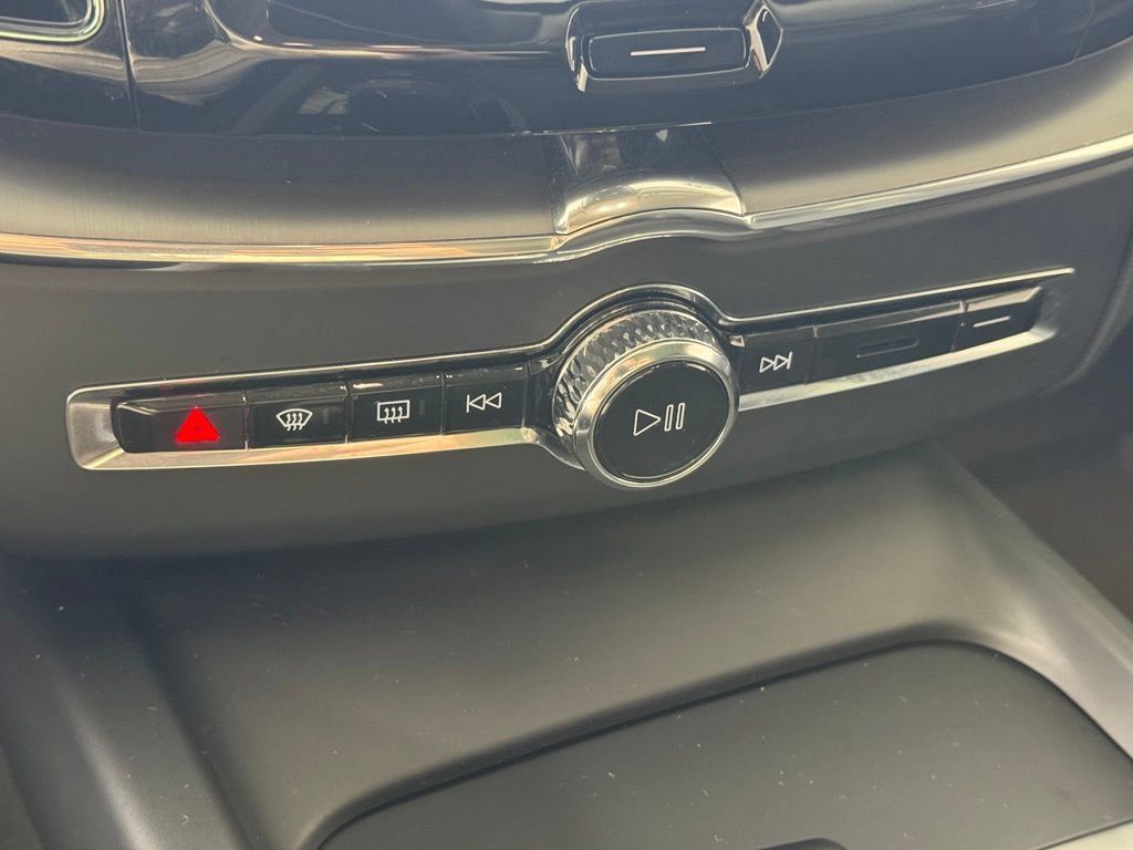 Certified 2024 Volvo XC60 B5 Core w/ Climate Package AWD/4WD image 22
