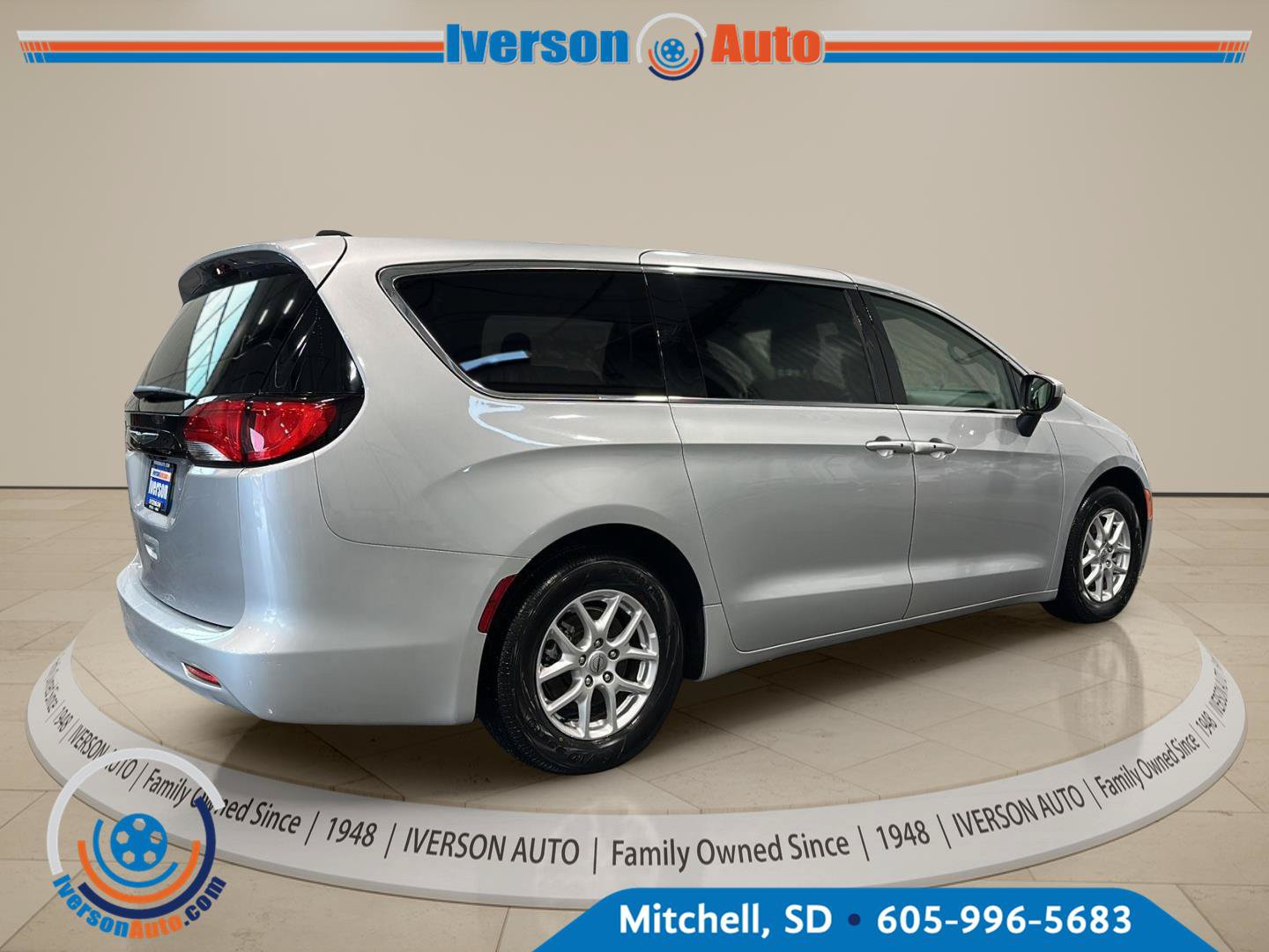 Used 2023 Chrysler Voyager LX FWD image 7