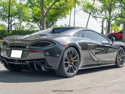 Used 2018 McLaren 570S Spider image 21