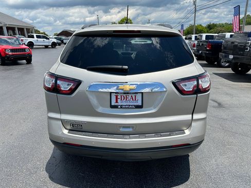 Used 2015 Chevrolet Traverse LT w/ Style and Technology Package FWD image 3