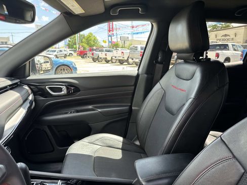 Used 2025 Jeep Compass Trailhawk image 15
