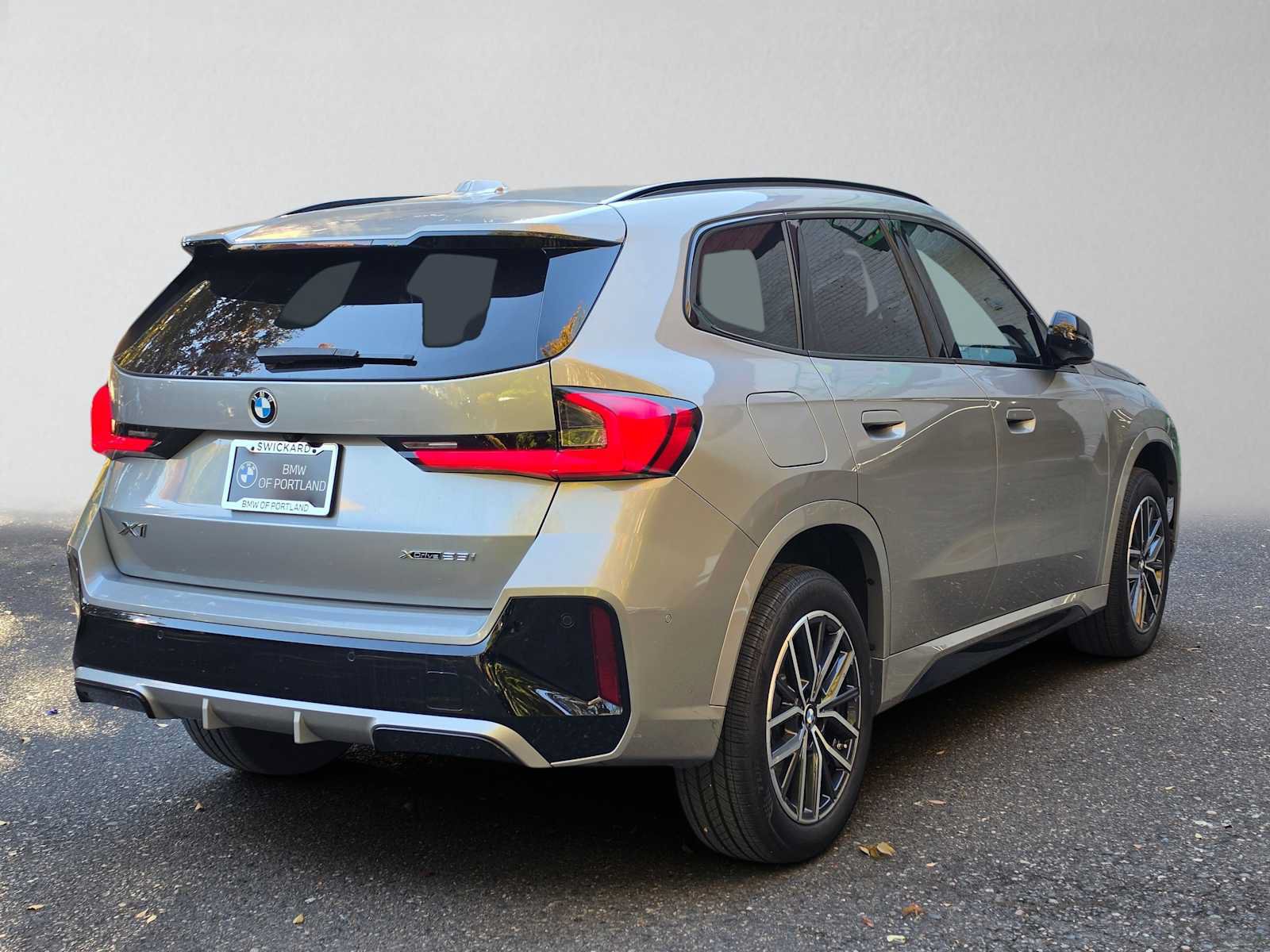 Used 2023 BMW X1 xDrive28i w/ Premium Package AWD/4WD image 3