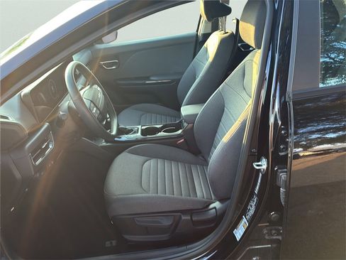 Used 2025 Kia K4 EX image 33