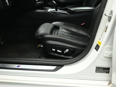 Used 2018 BMW M550i xDrive AWD/4WD image 8