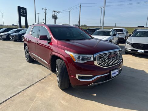 Used 2017 GMC Acadia Denali w/ Technology Package FWD image 3