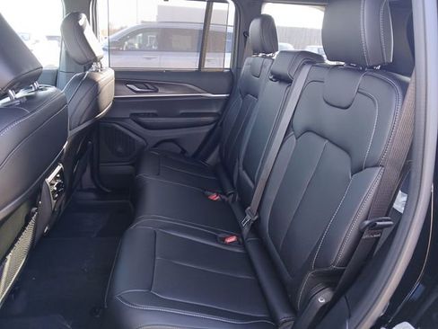 New 2025 Jeep Grand Cherokee Limited w/ Luxury Tech Group II AWD/4WD image 14