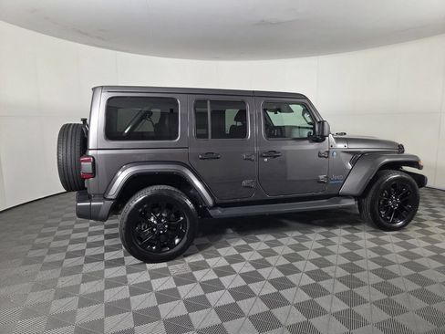 Used 2025 Jeep Wrangler Unlimited Sahara AWD/4WD image 5