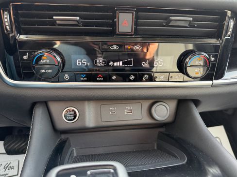 Used 2023 Nissan Rogue SL w/ SL Premium Package image 9