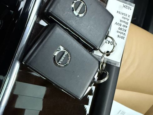 Used 2016 Volvo XC90 T6 Momentum w/ Momentum Plus Package image 17