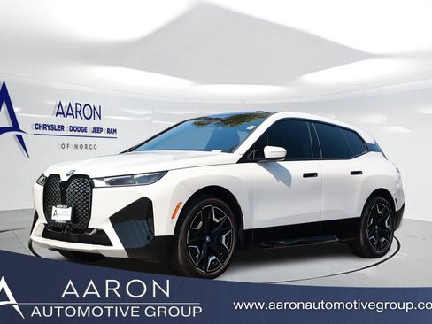 Used 2025 BMW iX xDrive50 AWD/4WD image 1
