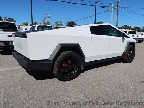 Used 2024 Tesla Cybertruck AWD Crew Cab image 5
